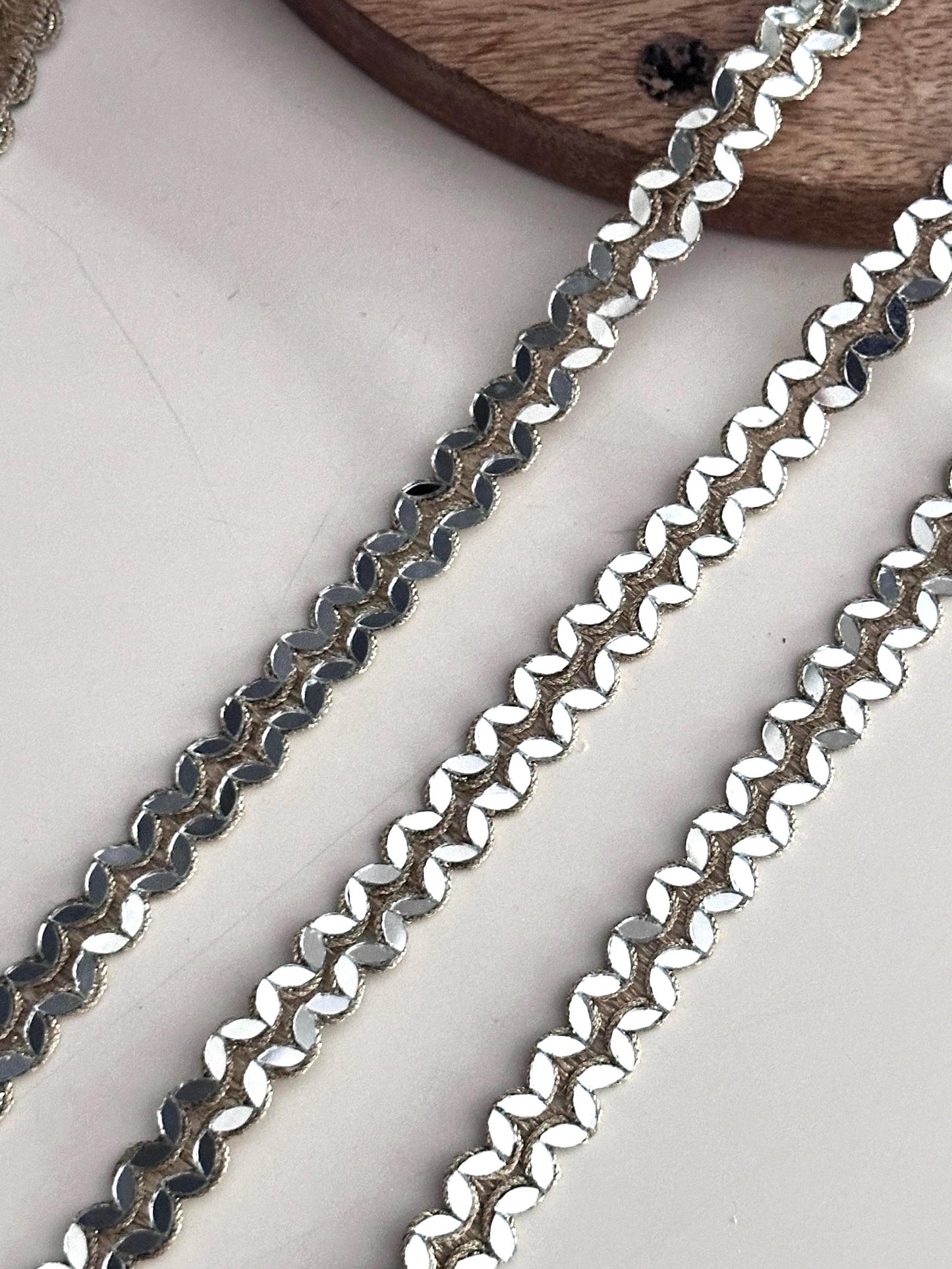 Luxury Gold Mirror Crystal Trim Narrow Handcrafted Metallic Ribbon for Designer Fashion Accessory Decor Wedding Dress Bridal Choker Jewelry