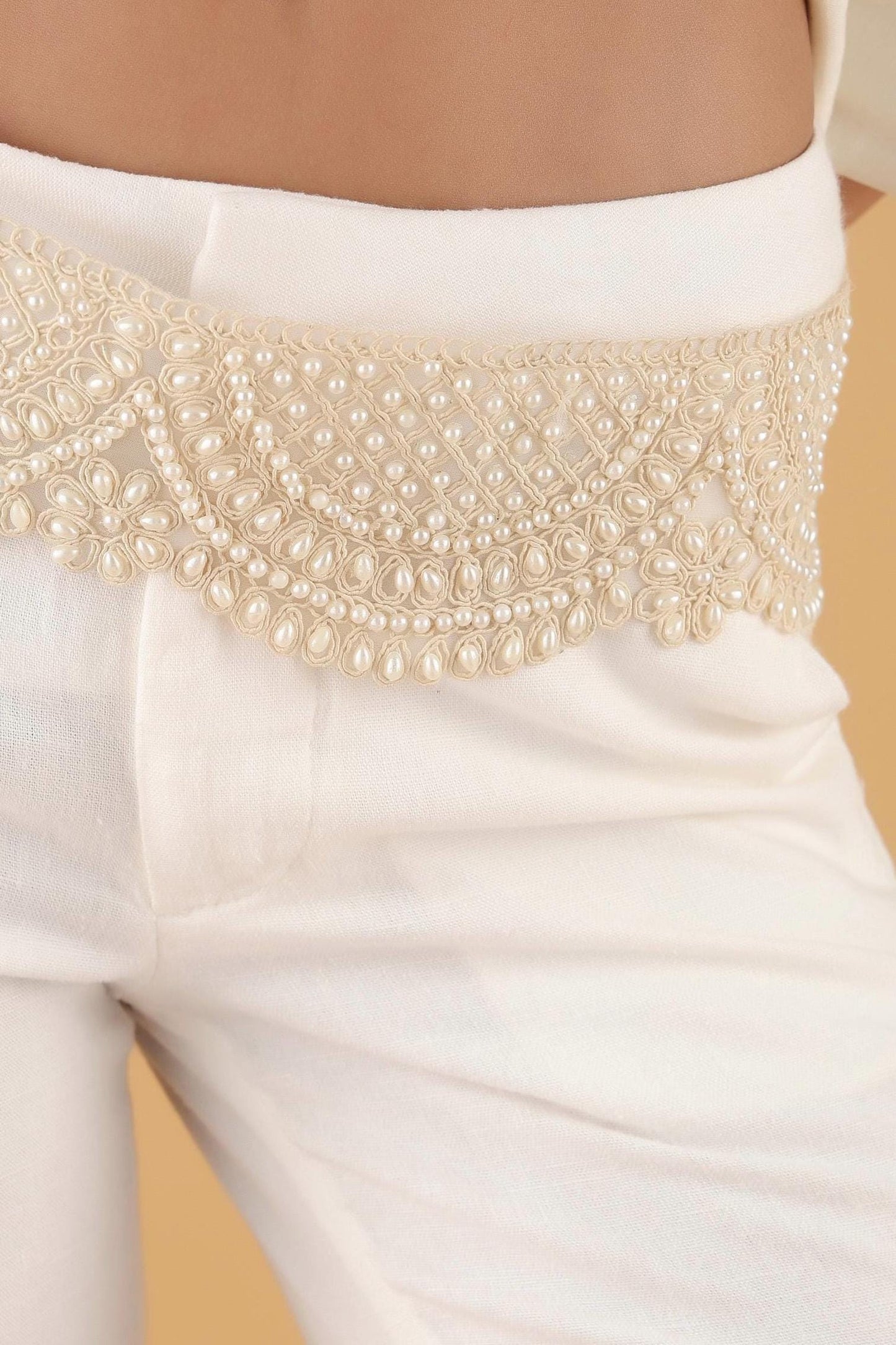Pearl White Waist Belt – Adjustable Chain Belt for Dresses – Fashion Body Jewelry with Metal Clasp – Elegant Statement Waist Belt for Women