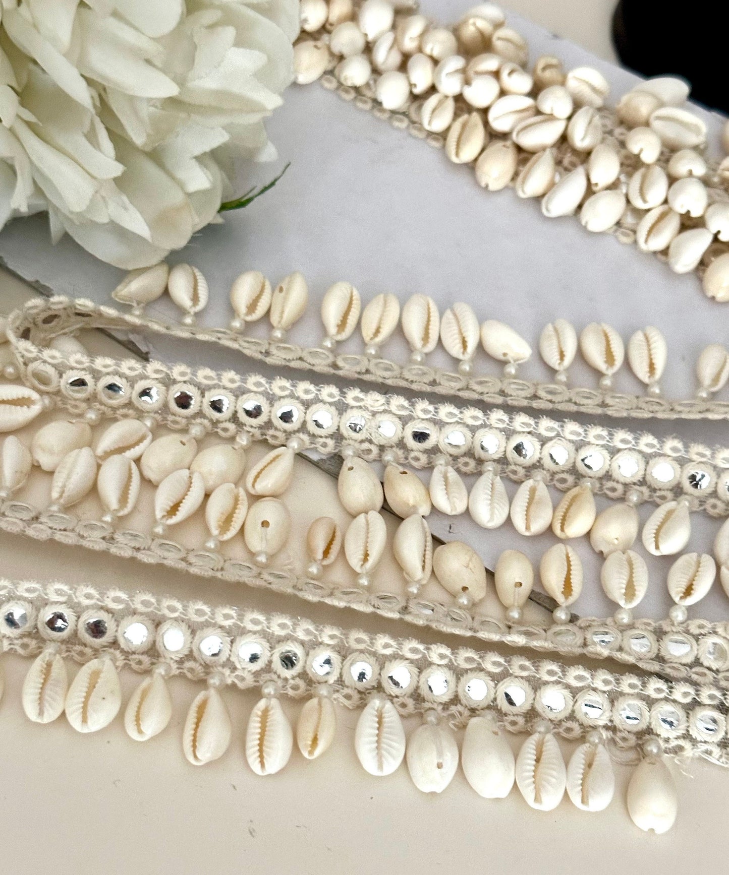 Pearl White Decorative Tassel Suspended Cowri Shell Mirror Beaded Tassel Trim