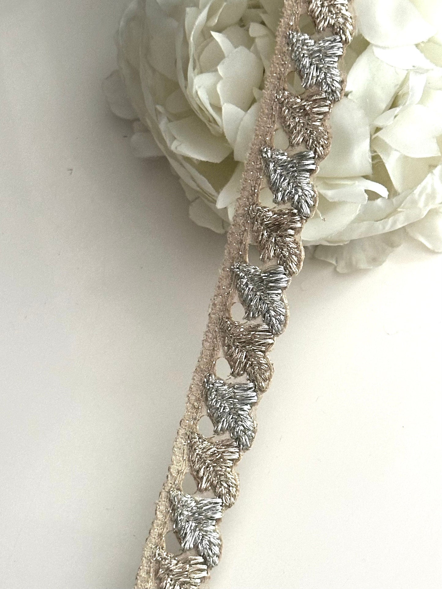 Metallic Leaf Pattern Indian Fabric Trim Edging Lace & Craft Supply For Festive Wear Bridal Gown