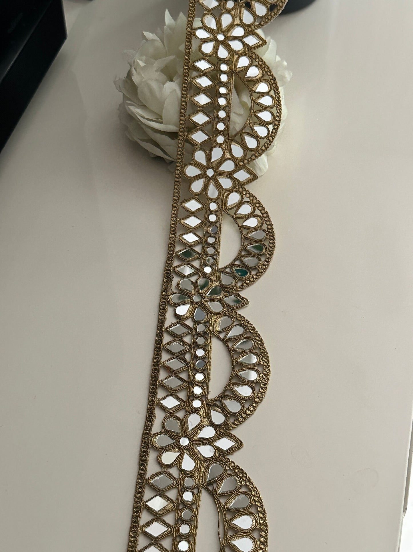 Antique Broad Mirror Scallop Trim Glamourous Cinturon Espajo trim