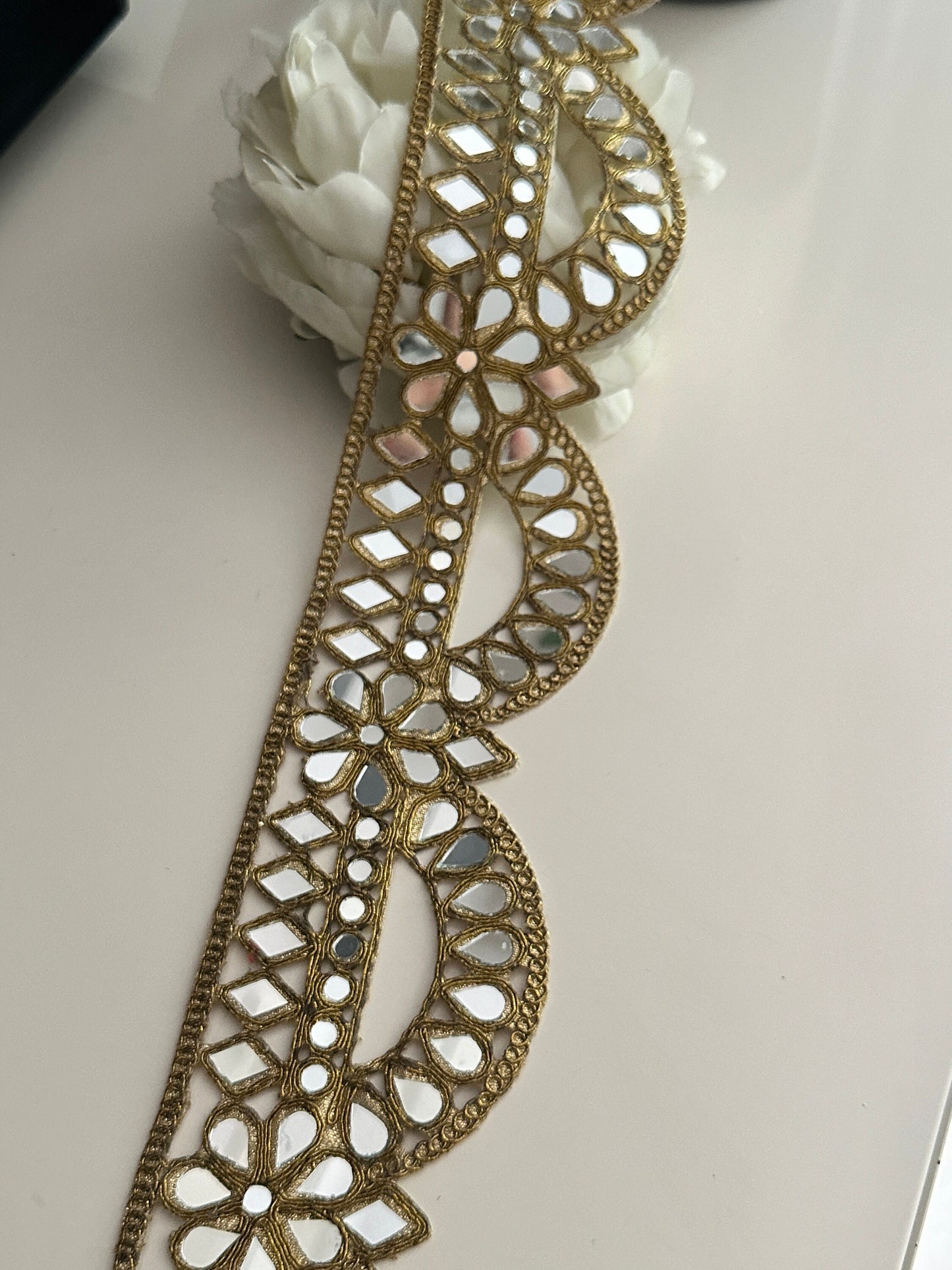Antique Broad Mirror Scallop Trim Glamourous Cinturon Espajo trim