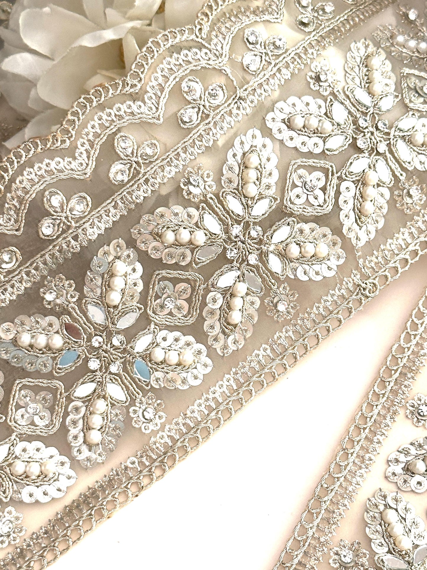 Flower Pattern Pearl Embroidered Lace Zircon Wedding Veil Lace Ivory Gown Trim