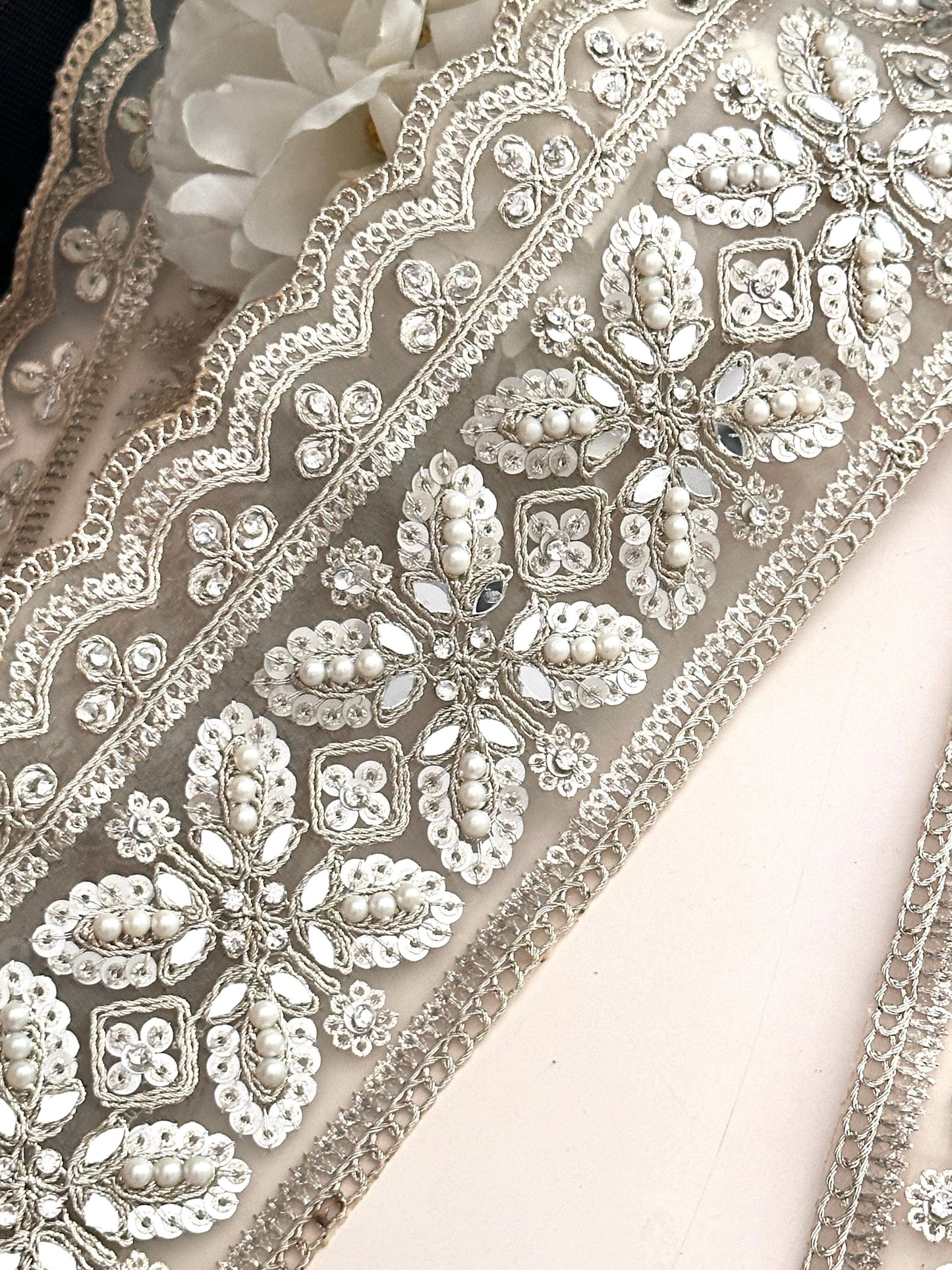 Flower Pattern Pearl Embroidered Lace Zircon Wedding Veil Lace Ivory Gown Trim