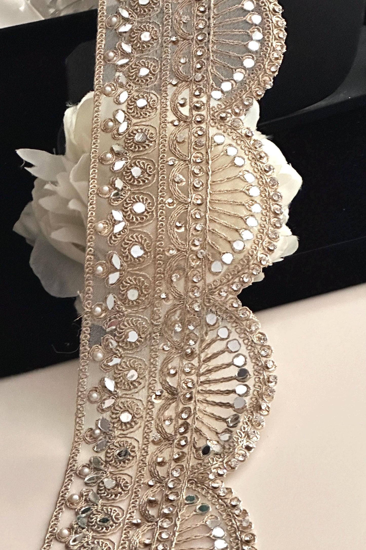 Wedding Gown Gold Zari Zircon Lace Trim for Wedding Veil Scallop Embellished Gold Lace