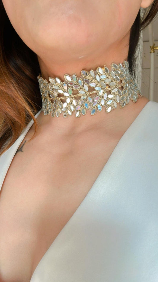 Chic Leaf Lace Necklace Gold