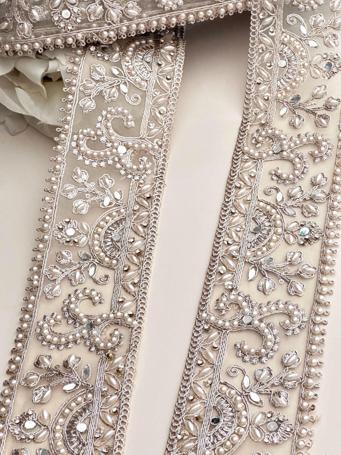 Luxury Wedding Lace Bridal Veil Zircon Pearl Embellish Zari Border Handmade