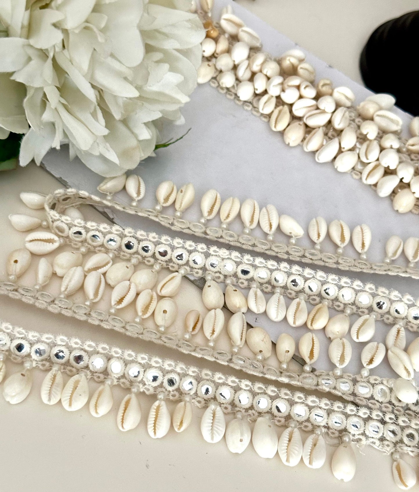 Pearl White Decorative Tassel Suspended Cowri Shell Mirror Beaded Tassel Trim
