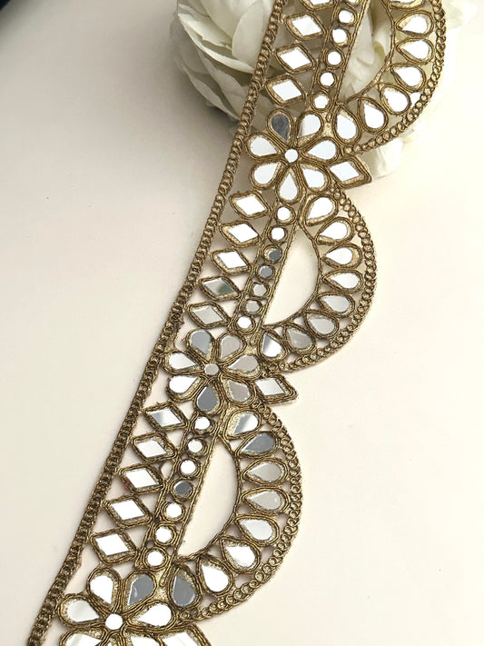 Antique Broad Mirror Scallop Trim Glamourous Cinturon Espajo trim