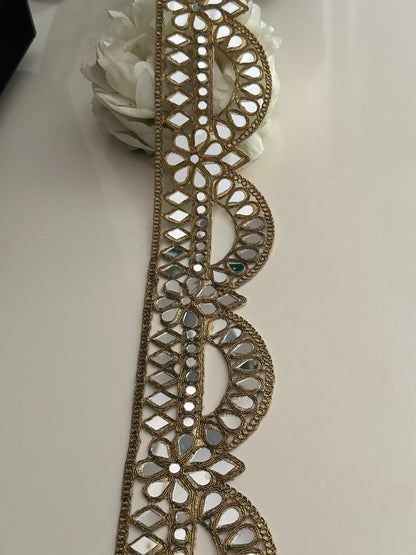 Antique Broad Mirror Scallop Trim Glamourous Cinturon Espajo trim