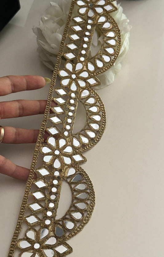 Antique Broad Mirror Scallop Trim Glamourous Cinturon Espajo trim