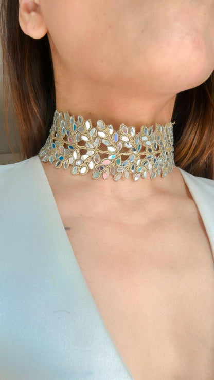 Leaf Choker Necklace for Women Mirror Cut Work Lace Pendant Luxury Fashion Jewelry