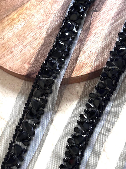 Elegant Black Crystal Rhinestone Lace Handembroidered Sew on Trim for Wedding Gown Sash