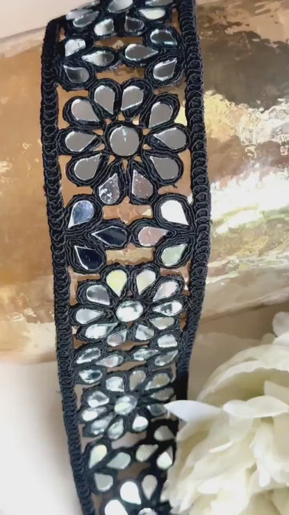 Gothic Flower Pattern Trim Black
